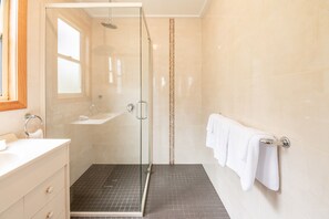 Bathroom - Stanley Hotel (Stanley)