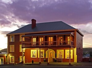 Front of property – evening/night - Stanley Hotel (Stanley)