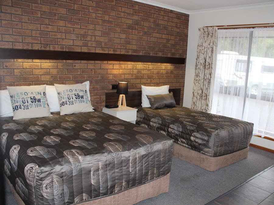 Standard Room, Non Smoking (Double & Single R5) | Egyptian cotton sheets, premium bedding, pillowtop beds, desk