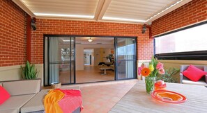 Front of property - Luxe Spa on Kensington (East Perth)