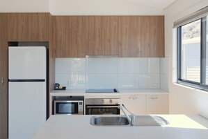 华丽小屋, 2 间卧室 (Sleeps 4) | 私人简易厨房 | 大冰箱、微波炉、茶具/咖啡用具、电热水壶