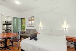 Cabana superior, 1 quarto | Ferros/tábuas de passar roupa, Wi-Fi (sobretaxa), roupa de cama