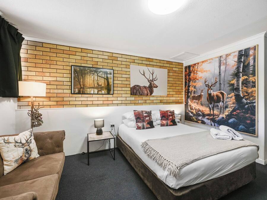 Queen Room | Iron/ironing board, free WiFi, bed sheets