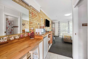 Queen Room with Garden View | Iron/ironing board, free WiFi, bed sheets