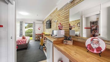 Queen Room with Garden View