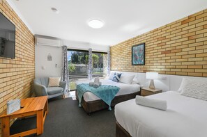 Double or Twin Room | Iron/ironing board, free WiFi, bed sheets - Motel Glenworth Toowoomba (East Toowoomba)