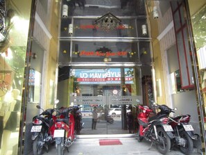 Property entrance - Tan Hoang Long Hotel District 5 (Ho Chi Minh City)