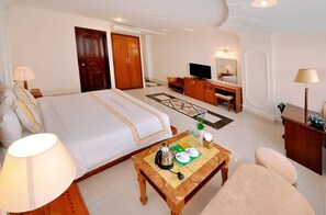 Minibar, desk, free WiFi