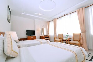 Minibar, desk, free WiFi - Tan Hoang Long Hotel District 5 (Ho Chi Minh City)