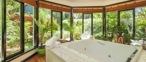 标准村舍 (The Gatehouse) | 按摩浴缸