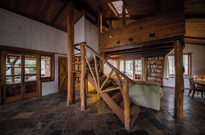 The Poets Cottage | Living area - Barkala Farmstay (Dandry)