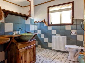 Douche, serviettes fournies, savon, papier de toilette