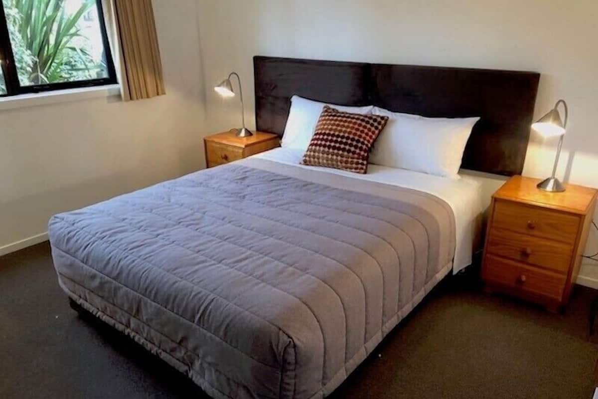 3 Person Suite (1 Bedroom) | Cots/infant beds, rollaway beds, free WiFi