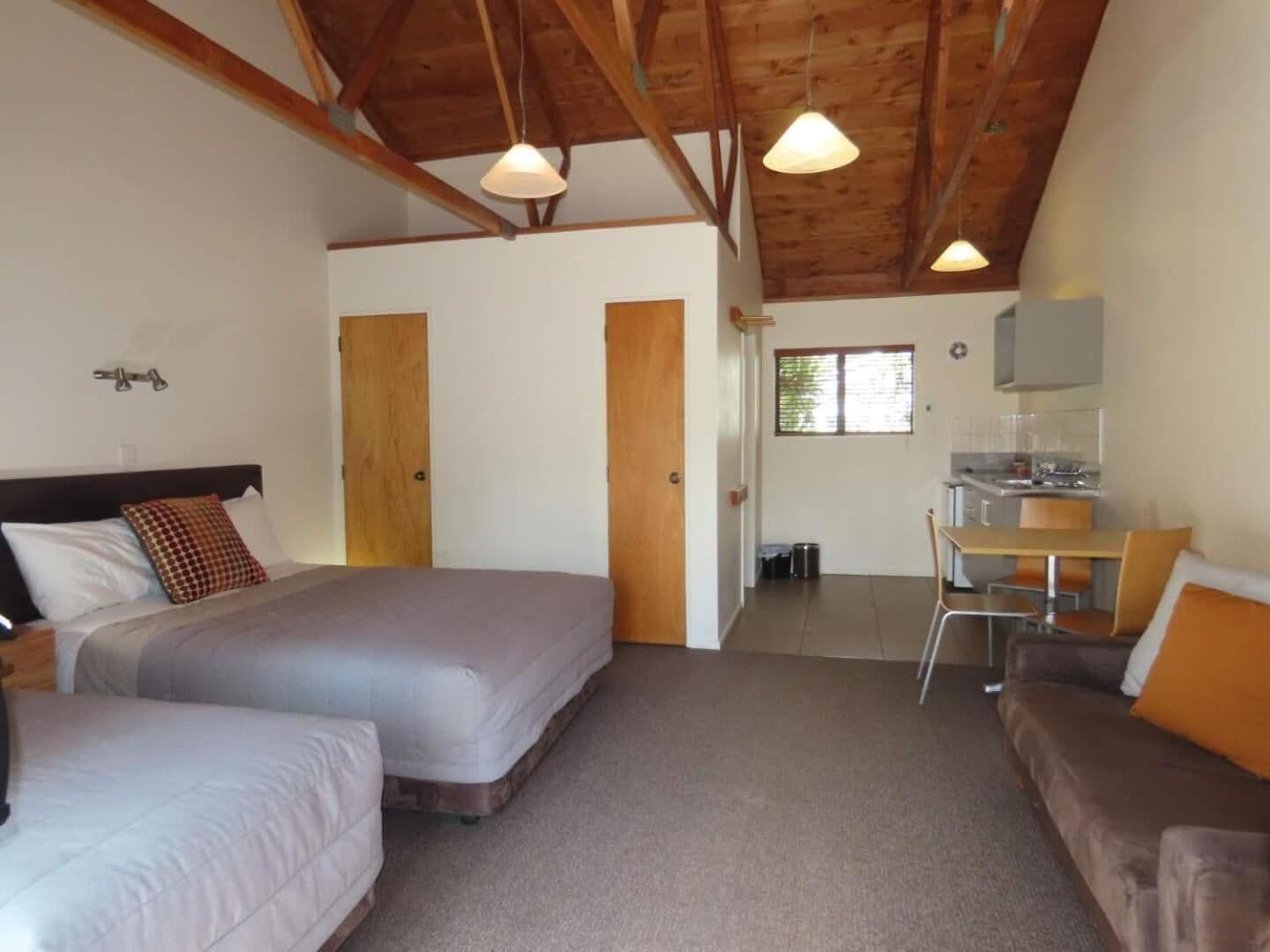 Cots/infant beds, rollaway beds, free WiFi