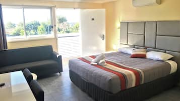 Superior-rum - 1 kingsize-säng | 3 sovrum, mörkläggningsgardiner, strykjärn/strykbräda och gratis wi-fi