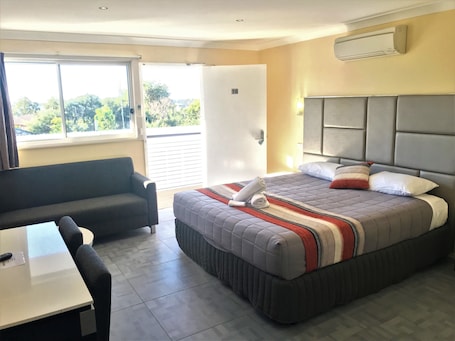 Superior Room, 1 King Bed | Blackout curtains, iron/ironing board, free WiFi, bed sheets. Toukley Motor Inn