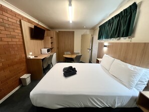 Iron/ironing board, free WiFi, bed sheets - Adrian Motel (Forbes)