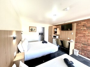 Chambre Double | Fer et planche Ă repasser, Wi-Fi gratuit, draps fournis