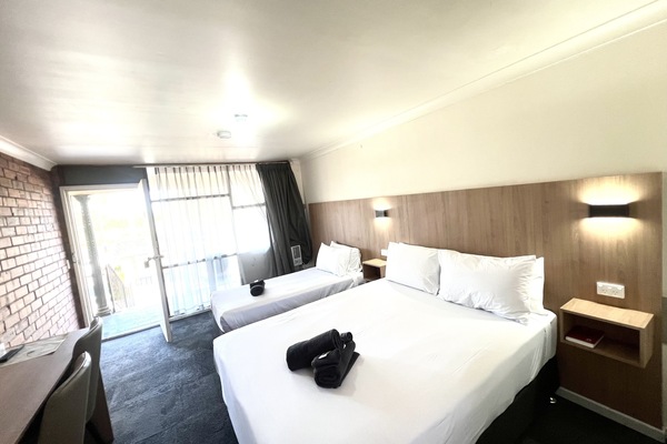 Single Room | Iron/ironing board, WiFi (free), bed sheets