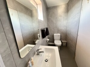 Articles de toilette (gratuits), serviettes fournies