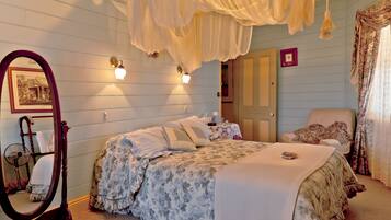 Standard Suite, 1 Bedroom, Non Smoking, Balcony (Dame Zara Queen Room) | Individually decorated, individually furnished, blackout curtains