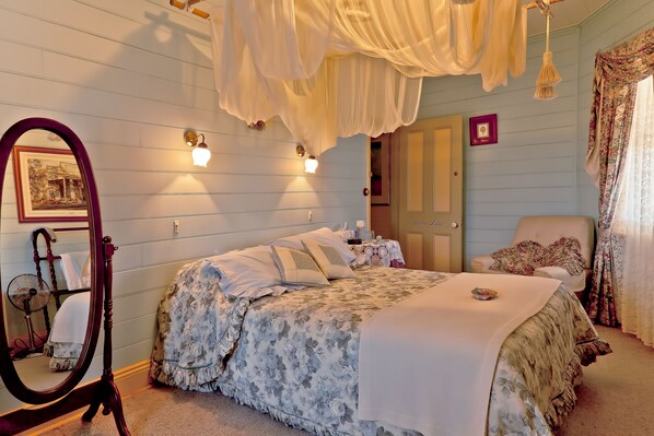 Svit Standard - 1 sovrum - icke-rökare - balkong (Dame Zara Queen Room) | Individuell inredning, unika möbler och mörkläggningsgardiner