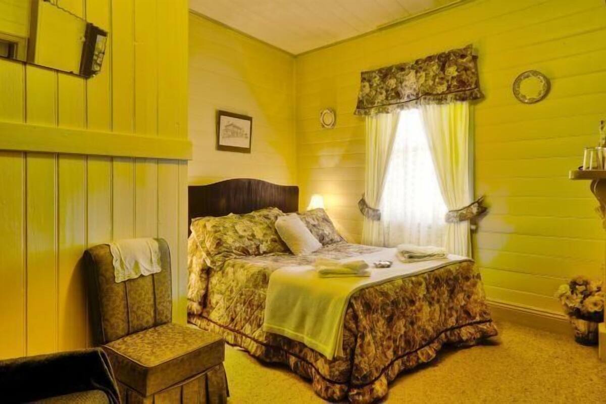 Standard Suite, 1 Bedroom, Non Smoking (Valley View Double Room) | Blackout drapes, iron/ironing board (on request), WiFi (free)
