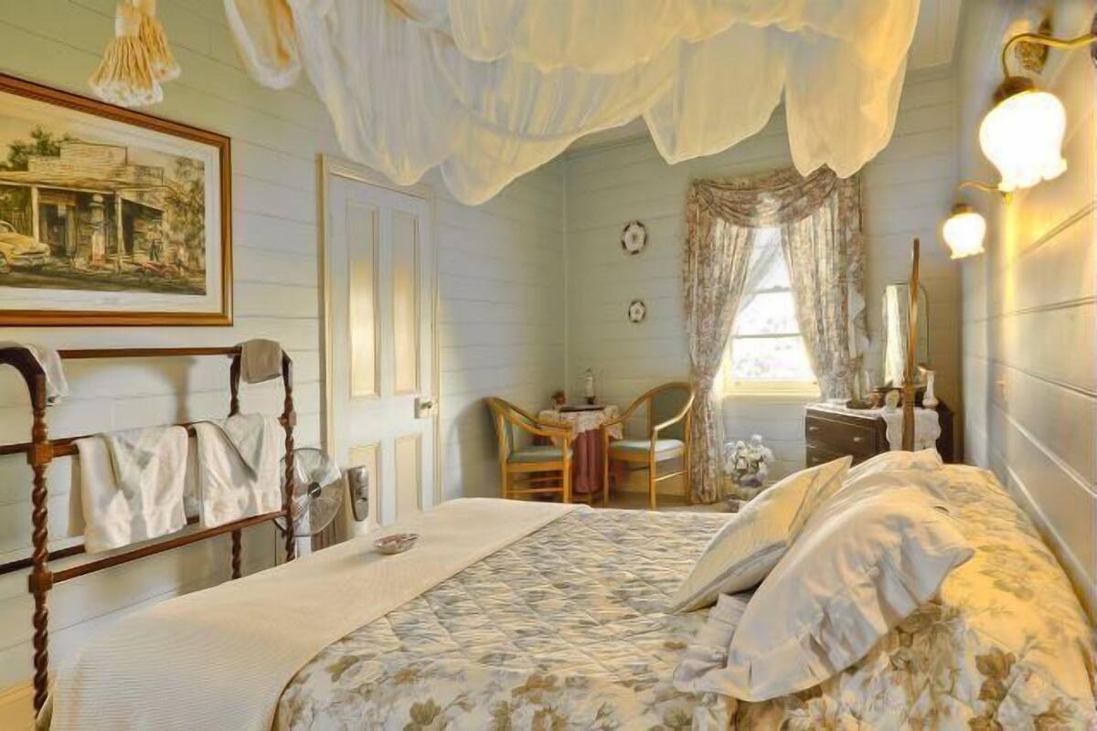Standard Suite, 1 Bedroom, Non Smoking, Balcony (Dame Zara Queen Room) | Blackout drapes, iron/ironing board (on request), WiFi (free)