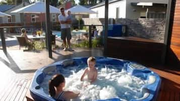 Bain à remous extérieur