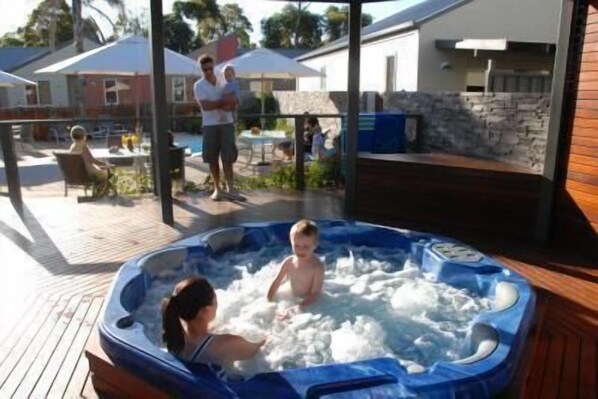 Bain à remous extérieur