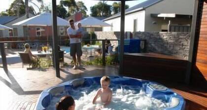 The Lakes Apartments