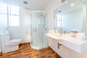 Bathroom - The Grosvenor (Timaru)