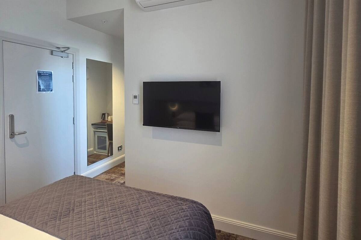 In-room safe, desk, iron/ironing board, WiFi (free)