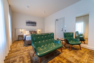 Suite | In-room safe, iron/ironing board, free WiFi, bed sheets