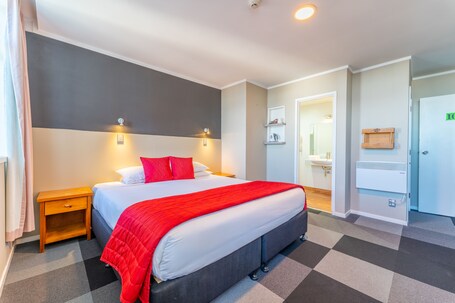 Superior Room, Non Smoking | 1 bedroom, in-room safe, iron/ironing board, free WiFi