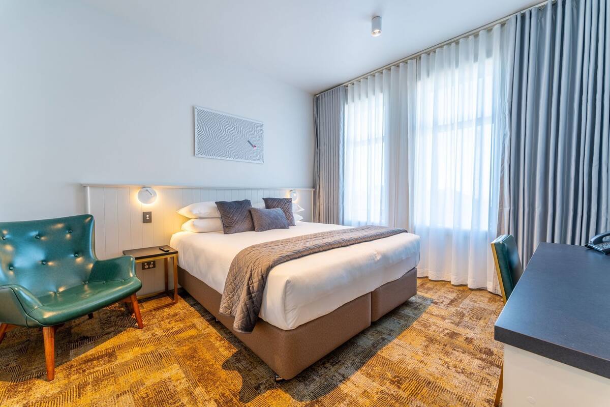 In-room safe, desk, iron/ironing board, free WiFi