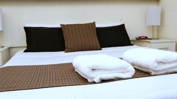 Estudio Deluxe, para no fumadores | Escritorio, tabla de planchar con plancha, wifi gratis y ropa de cama