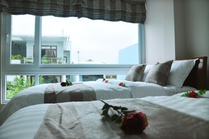 Deluxe Triple Room | Living room | 32-inch LCD TV with cable channels, TV - Dang Ha Hotel (Da Nang)