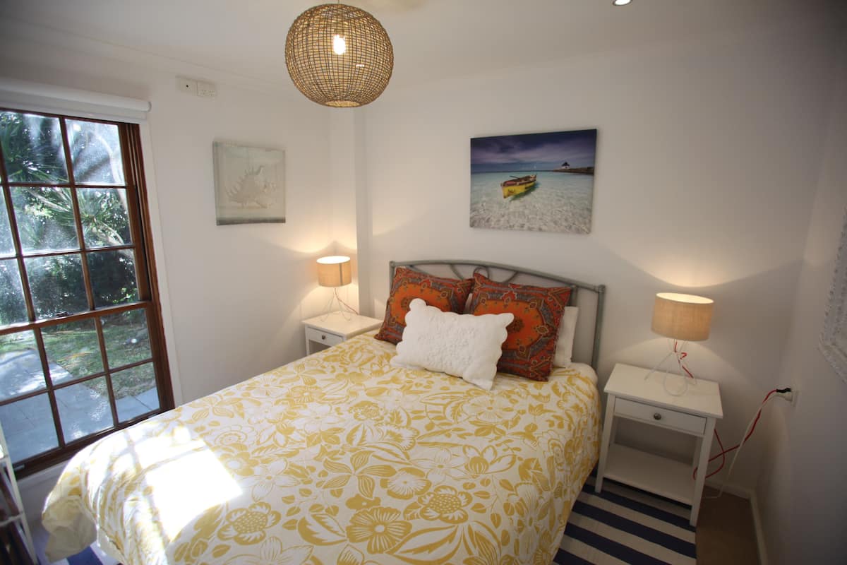 Garden - Cosy 1 Bed Apartment with Garden Patio and Water Views (Suitable for Short Stays) | 1 bedroom, Egyptian cotton sheets, premium bedding, memory foam beds