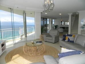 頂樓客房, 4 間臥室 | 起居區 | 電視、電視遊樂器、 DVD 播放機