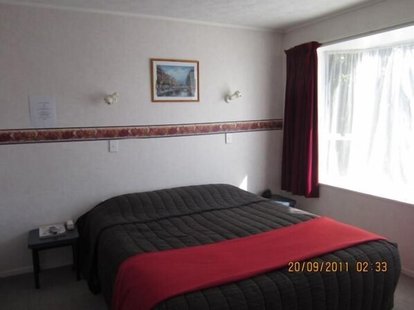 Iron/ironing board, free WiFi - Garden Grove Motel and Apartments (Invercargill)