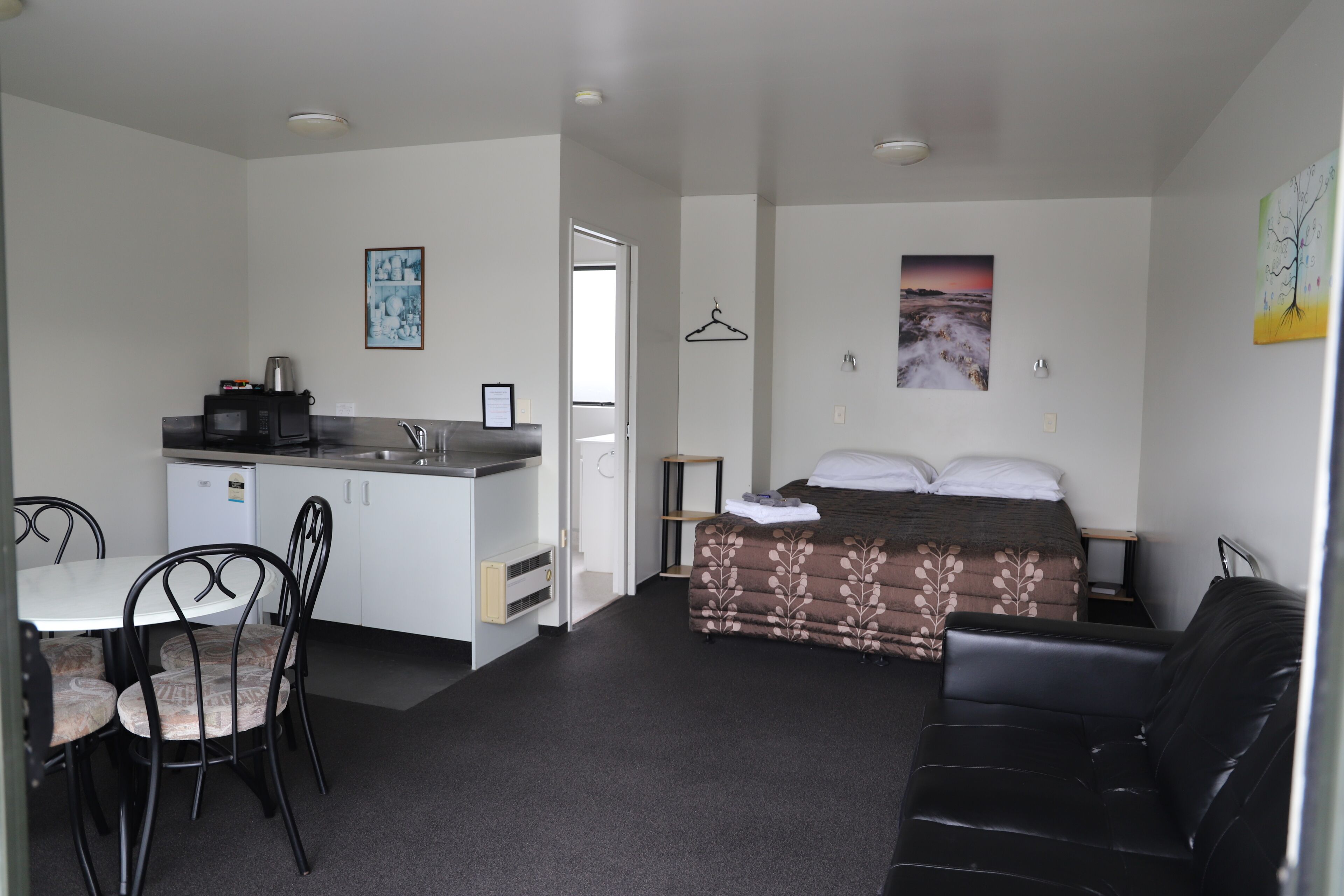 Studio, 1 giường cỡ king | Truy cập Internet không dây miễn phí, bộ trải giường 