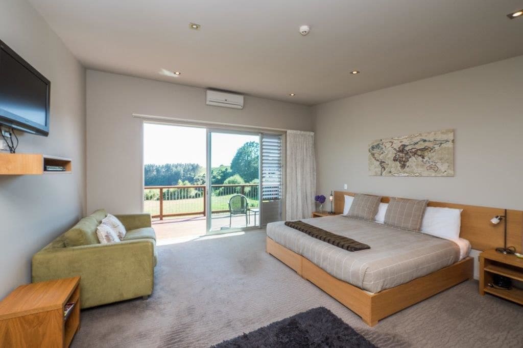 Individually furnished, soundproofing, free cots/infant beds, free WiFi