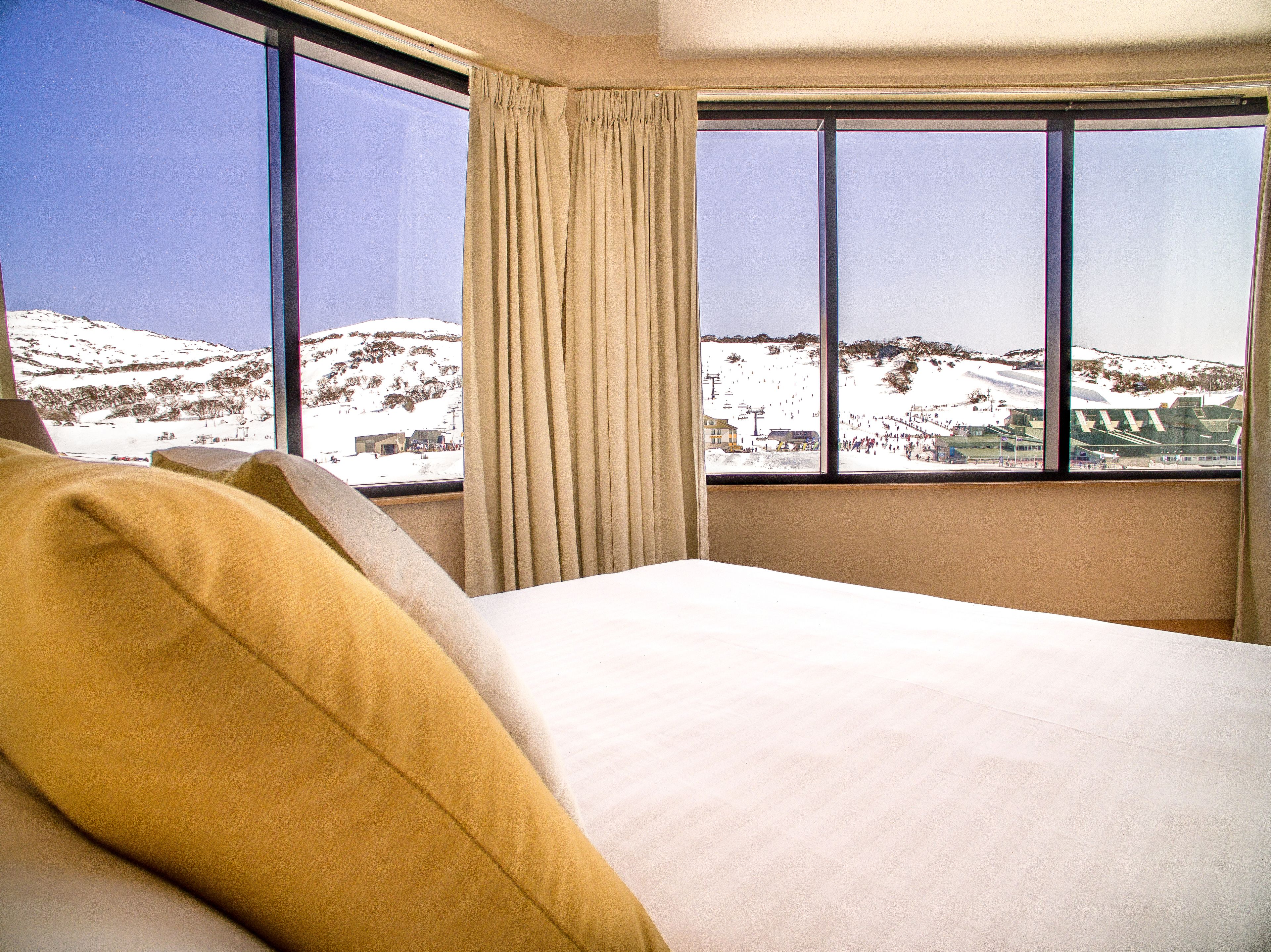 executive suite, 2 bedrooms | 1 bedroom, iron/ironing board, free wifi, bed sheets