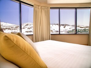 Executive Suite, 2 Bedrooms | Iron/ironing board, free WiFi, bed sheets - Marritz Hotel (Perisher Valley)