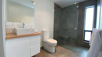Superior Bungalow, 2 Bedrooms | Bathroom | Towels