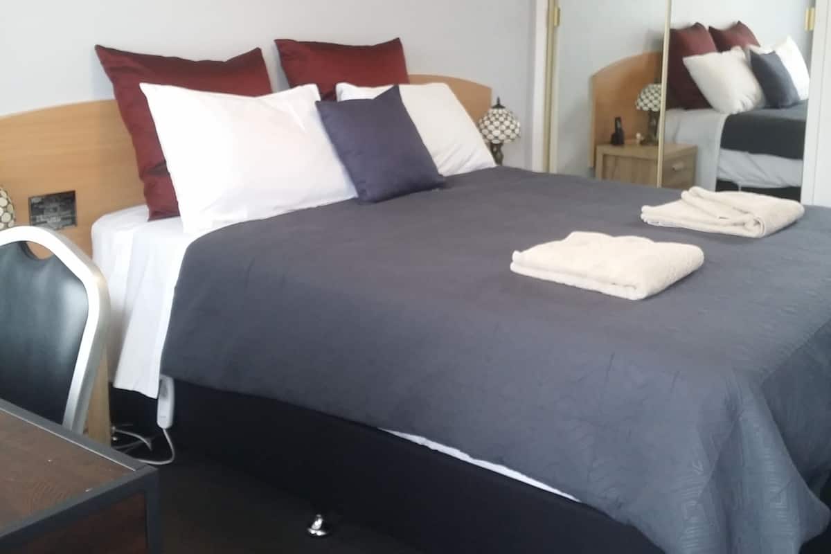 Standaard kamer, niet-roken | Een strijkplank/strijkijzer, gratis wifi, beddengoed