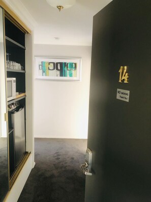 Familiekamer, 3 slaapkamers, niet-roken | Woonruimte | Smart-tv