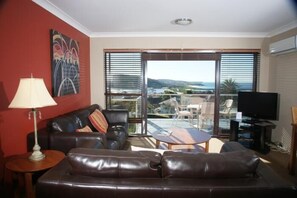TV, DVD player - Whale Motor Inn and Restaurant (Narooma)