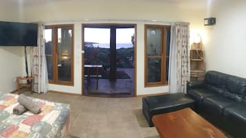 Spa Suite | Minibar, iron/ironing board, free WiFi, bed sheets